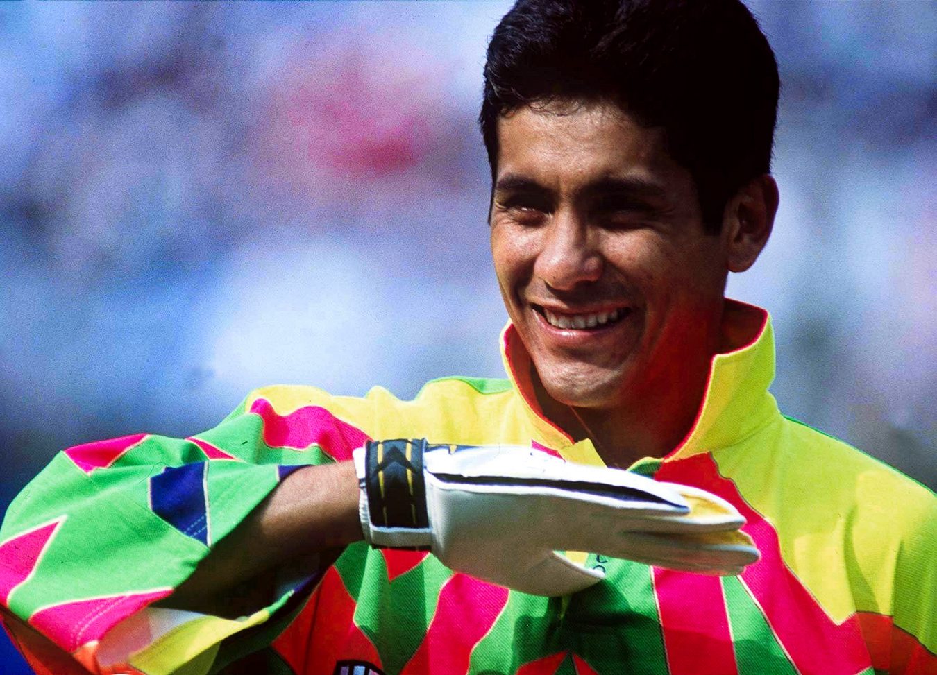 In search of Jorge Campos, the goalkeeper beyond the jersey