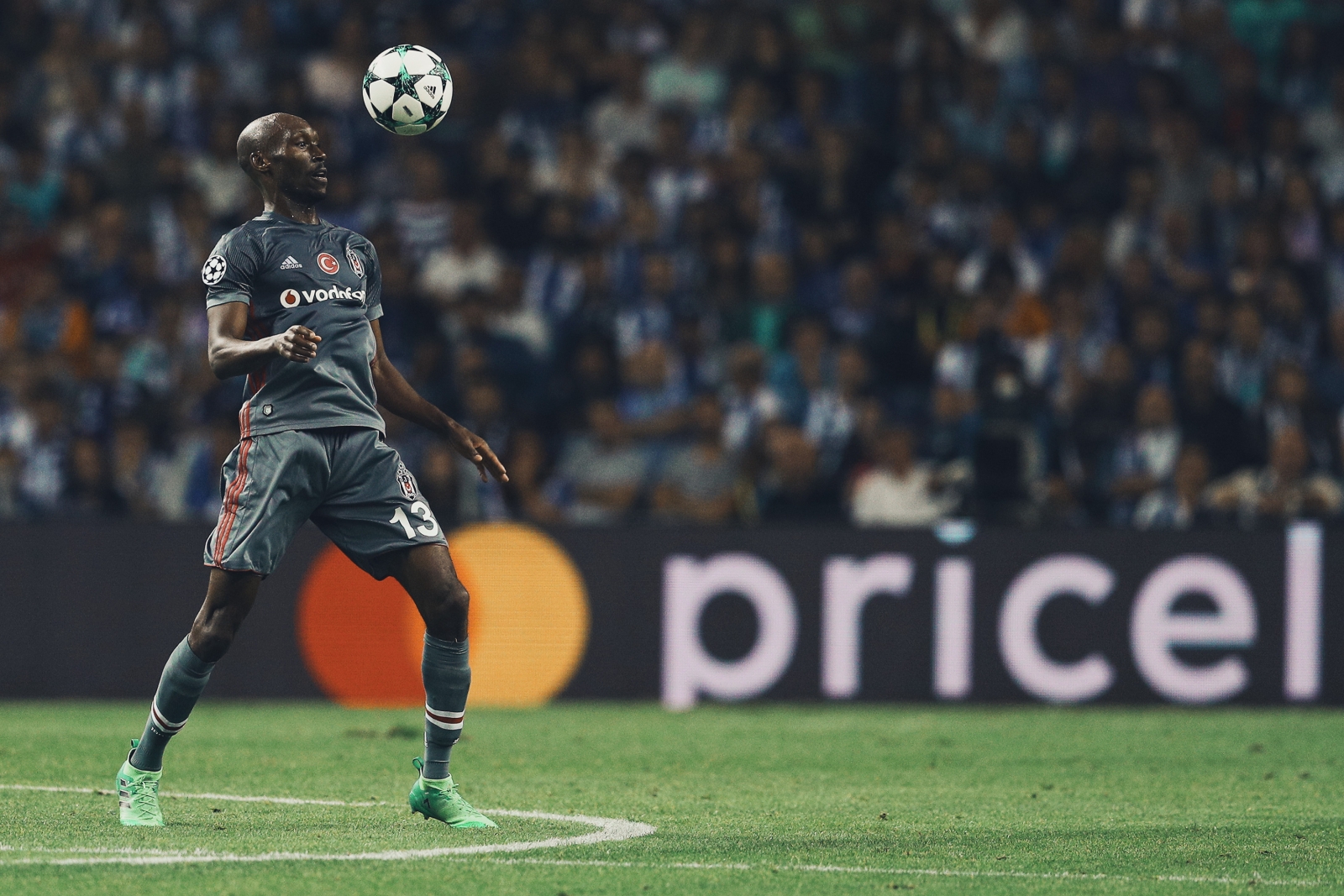 Atiba Hutchinson: the story of Beşiktaş' Canadian idol and ...